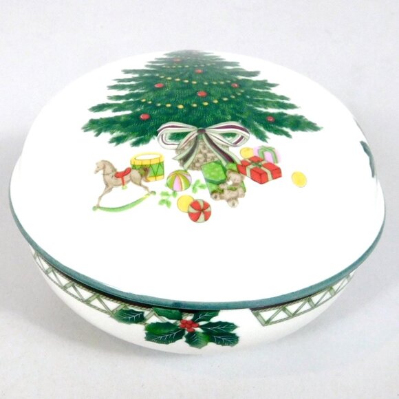 Christmas Story by Mikasa Round Candy Box 4 1/2" Tree Presents Discontinued - Picture 2 of 13